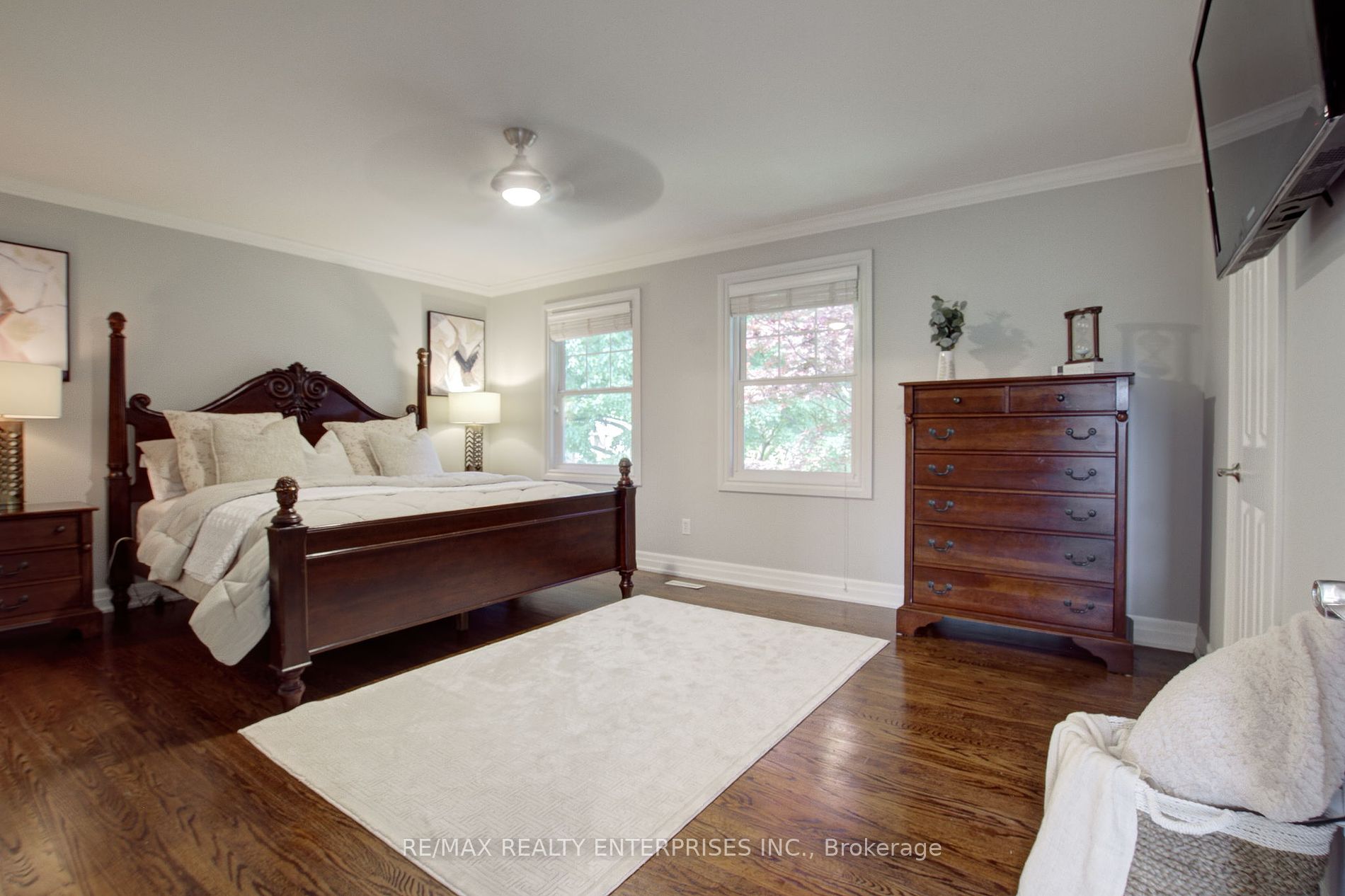 996 Cresthampton Lane