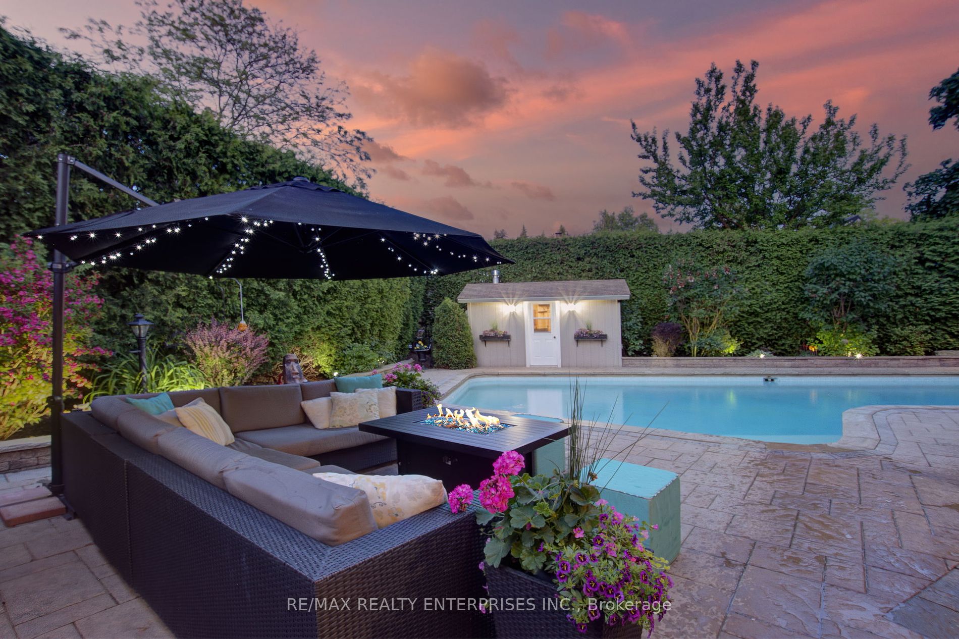 996 Cresthampton Lane