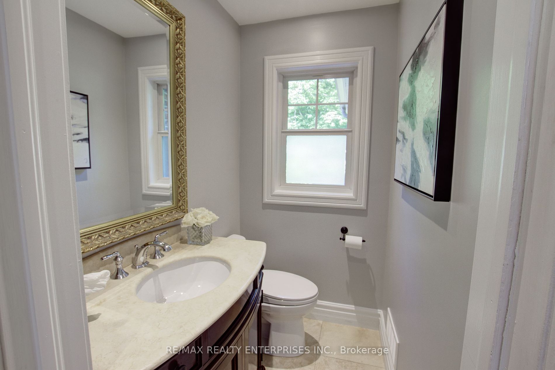 996 Cresthampton Lane