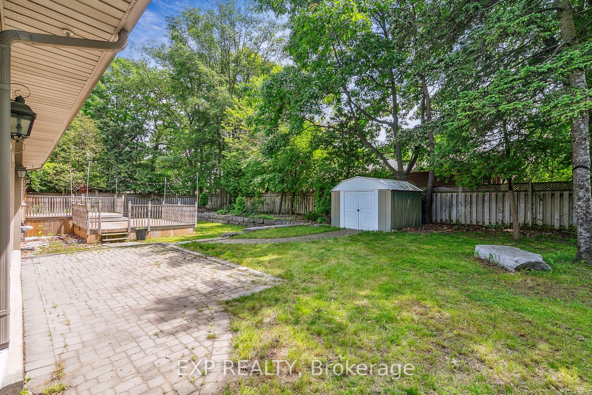 1572 KNARESWOOD Dr