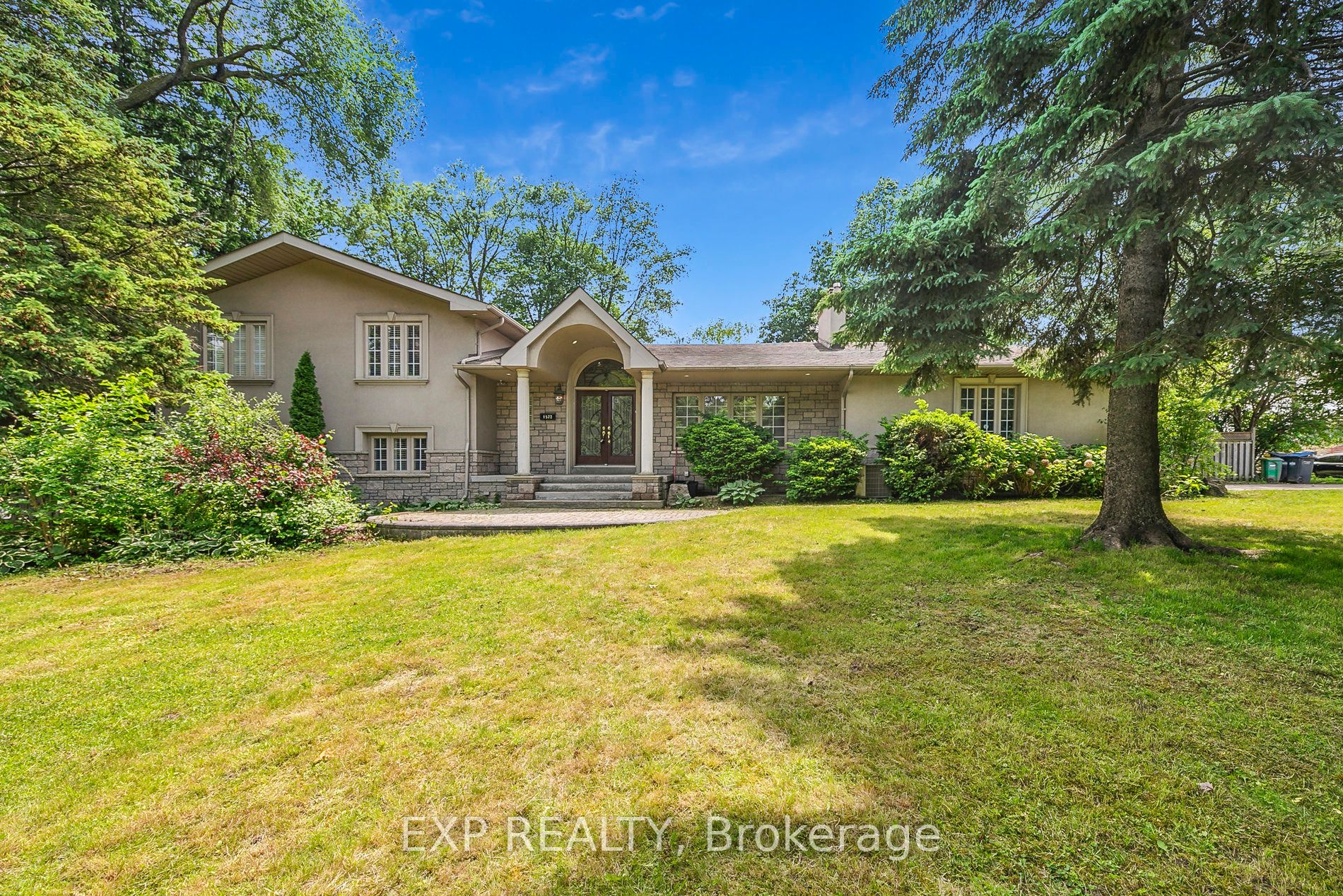 1572 KNARESWOOD Dr