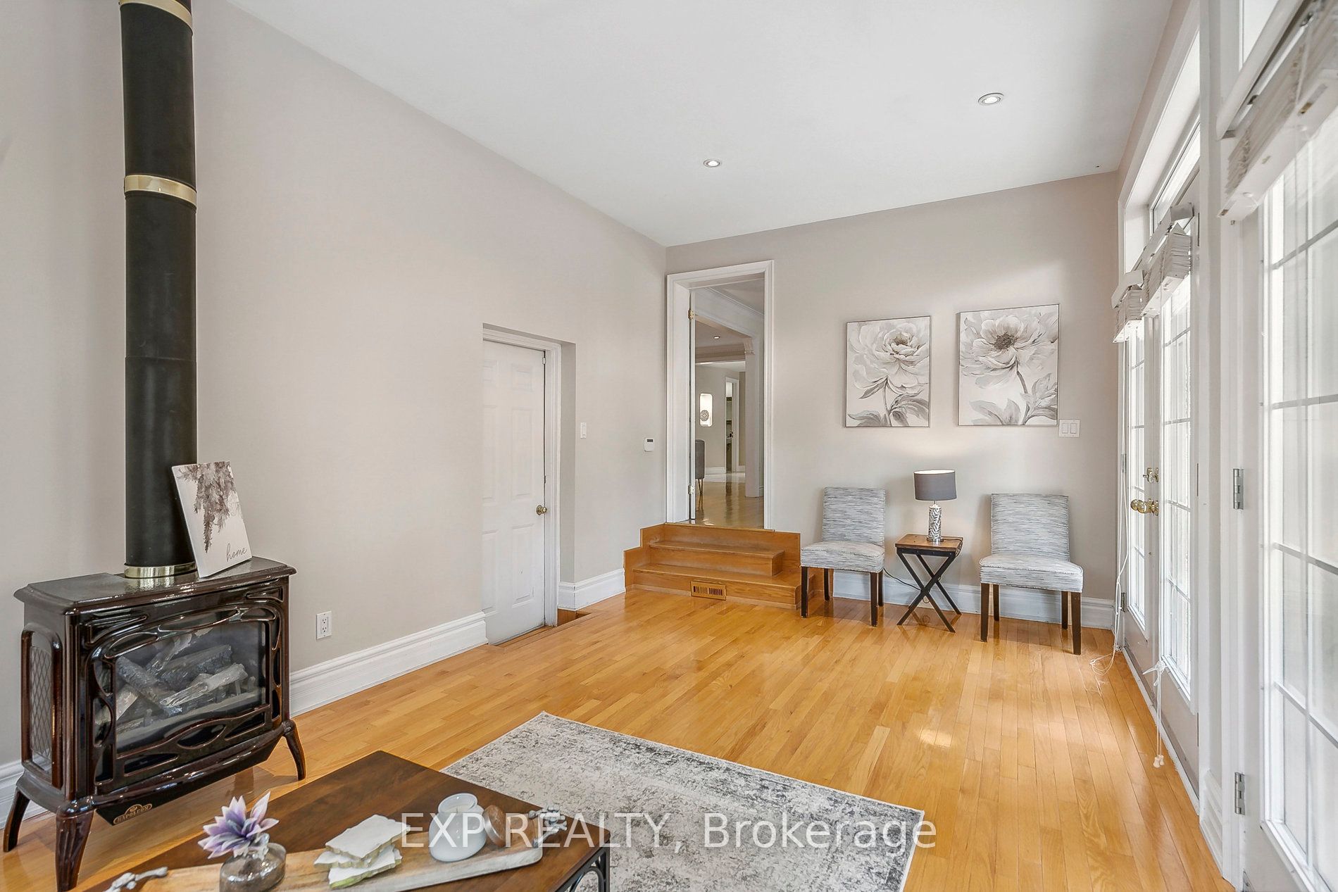 1572 KNARESWOOD Dr