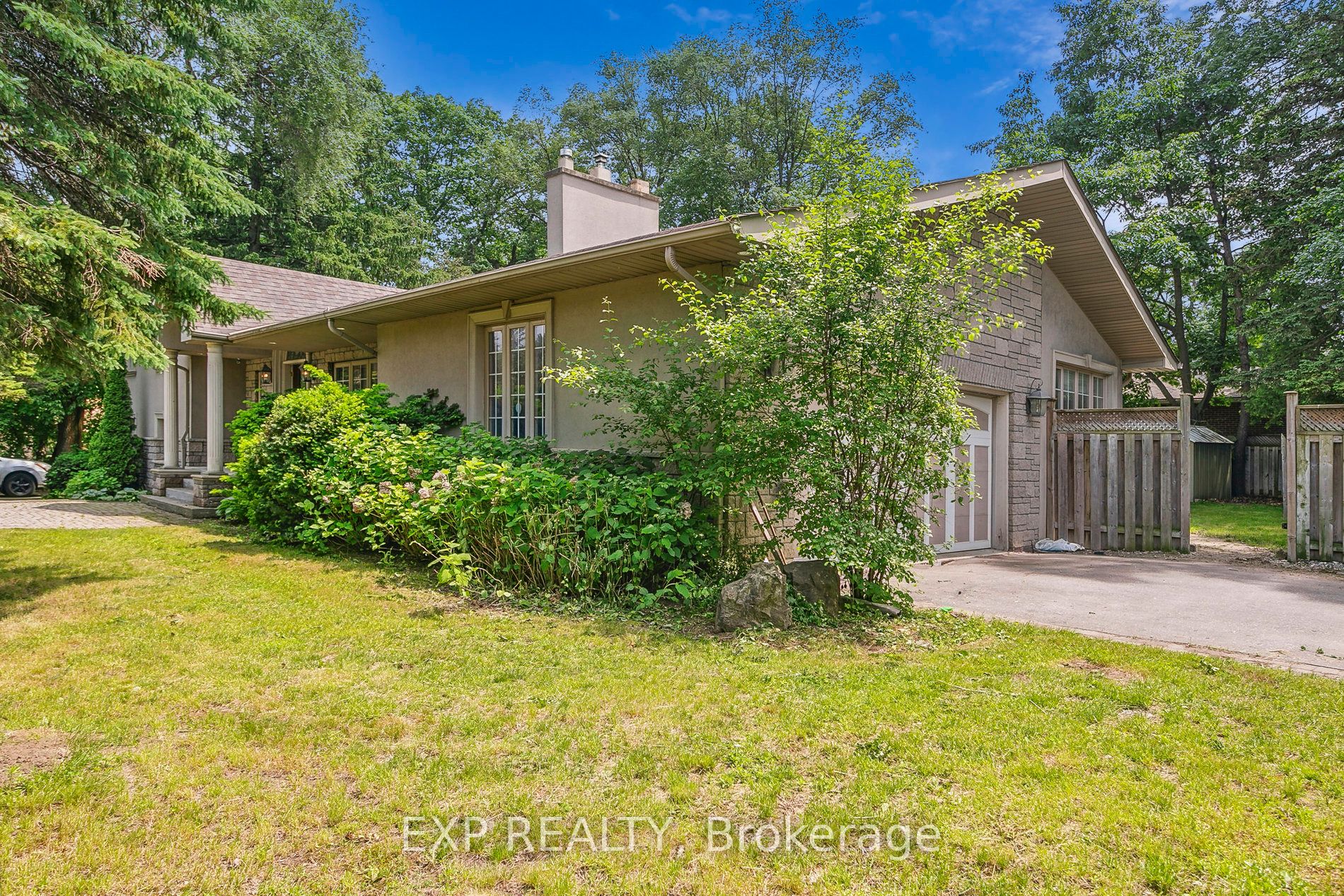 1572 KNARESWOOD Dr