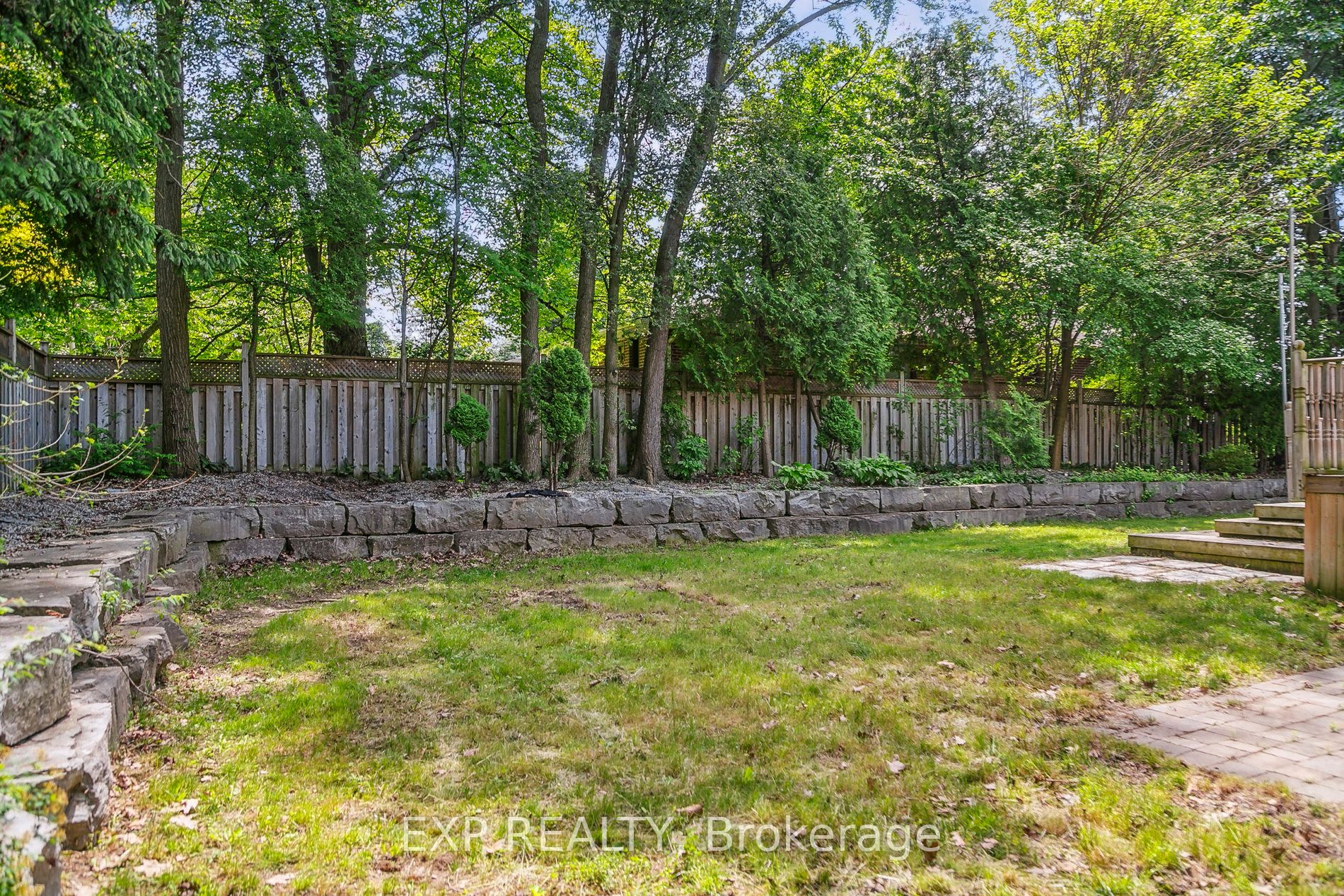 1572 KNARESWOOD Dr