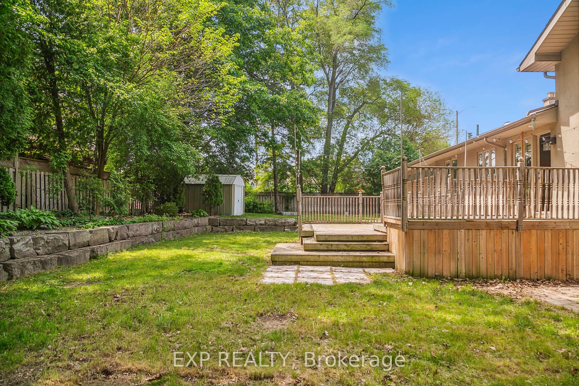 1572 KNARESWOOD Dr