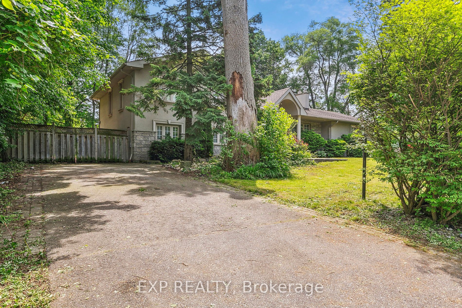 1572 KNARESWOOD Dr