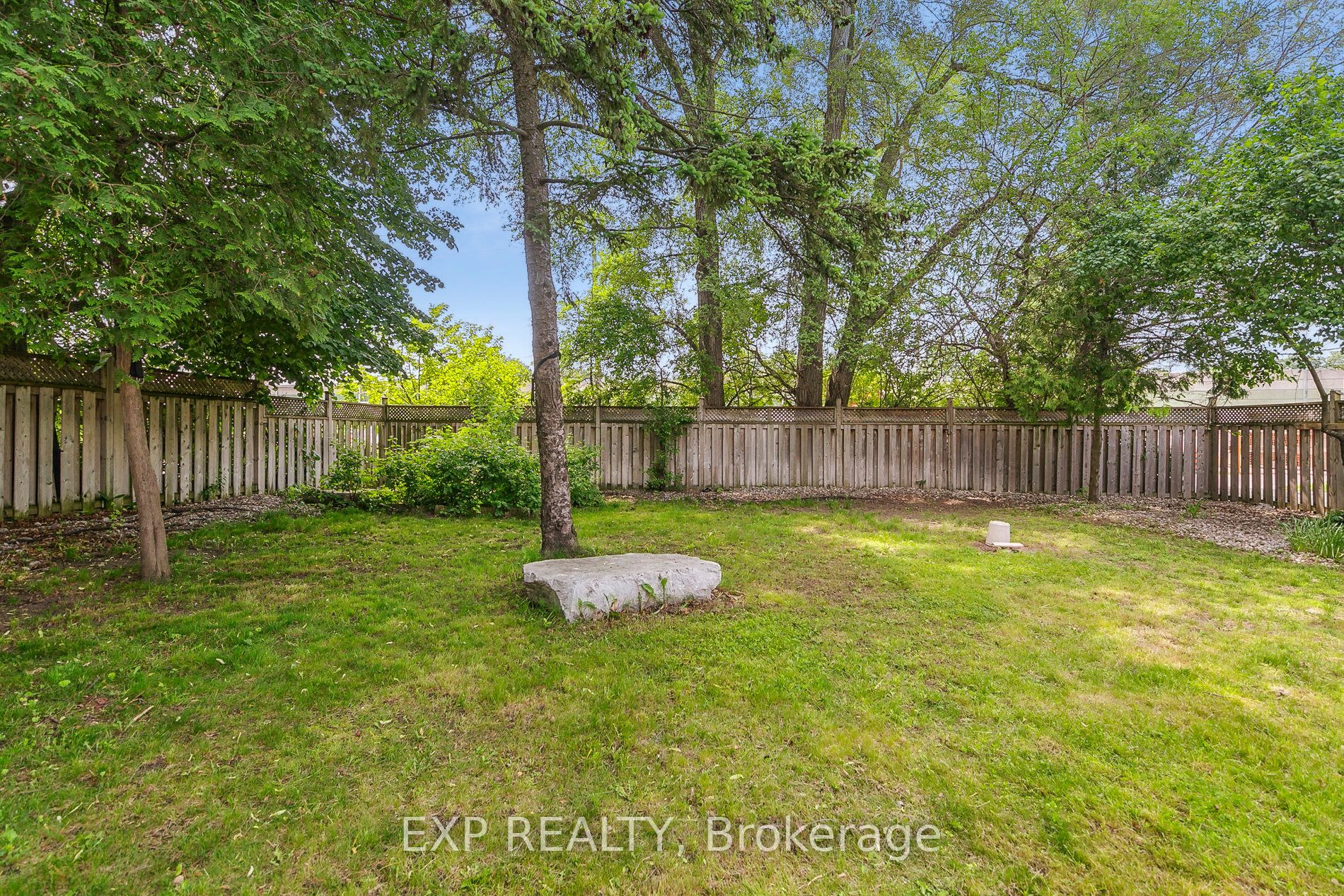 1572 KNARESWOOD Dr