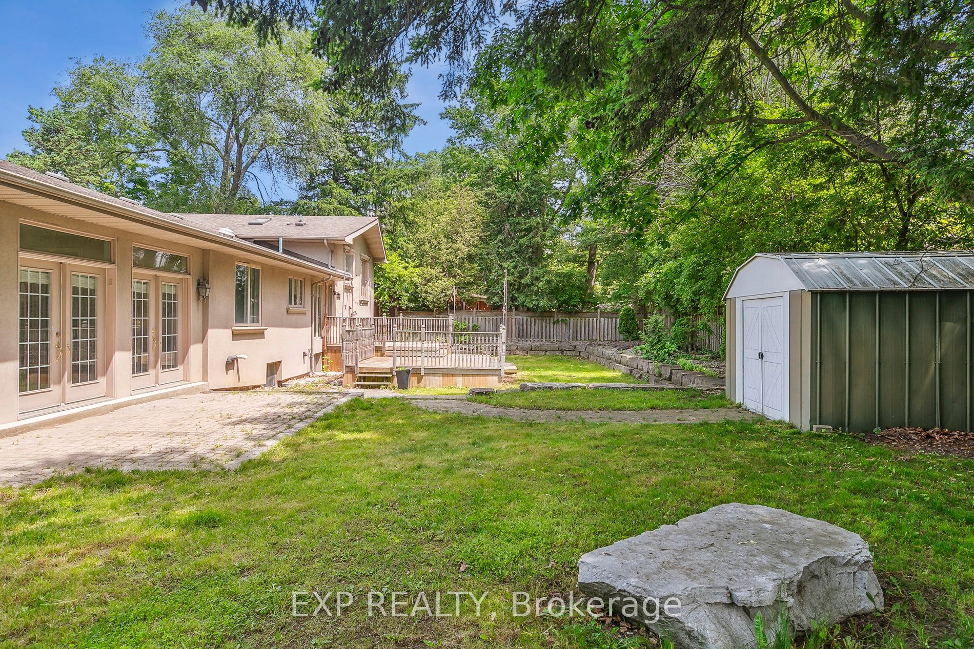 1572 KNARESWOOD Dr