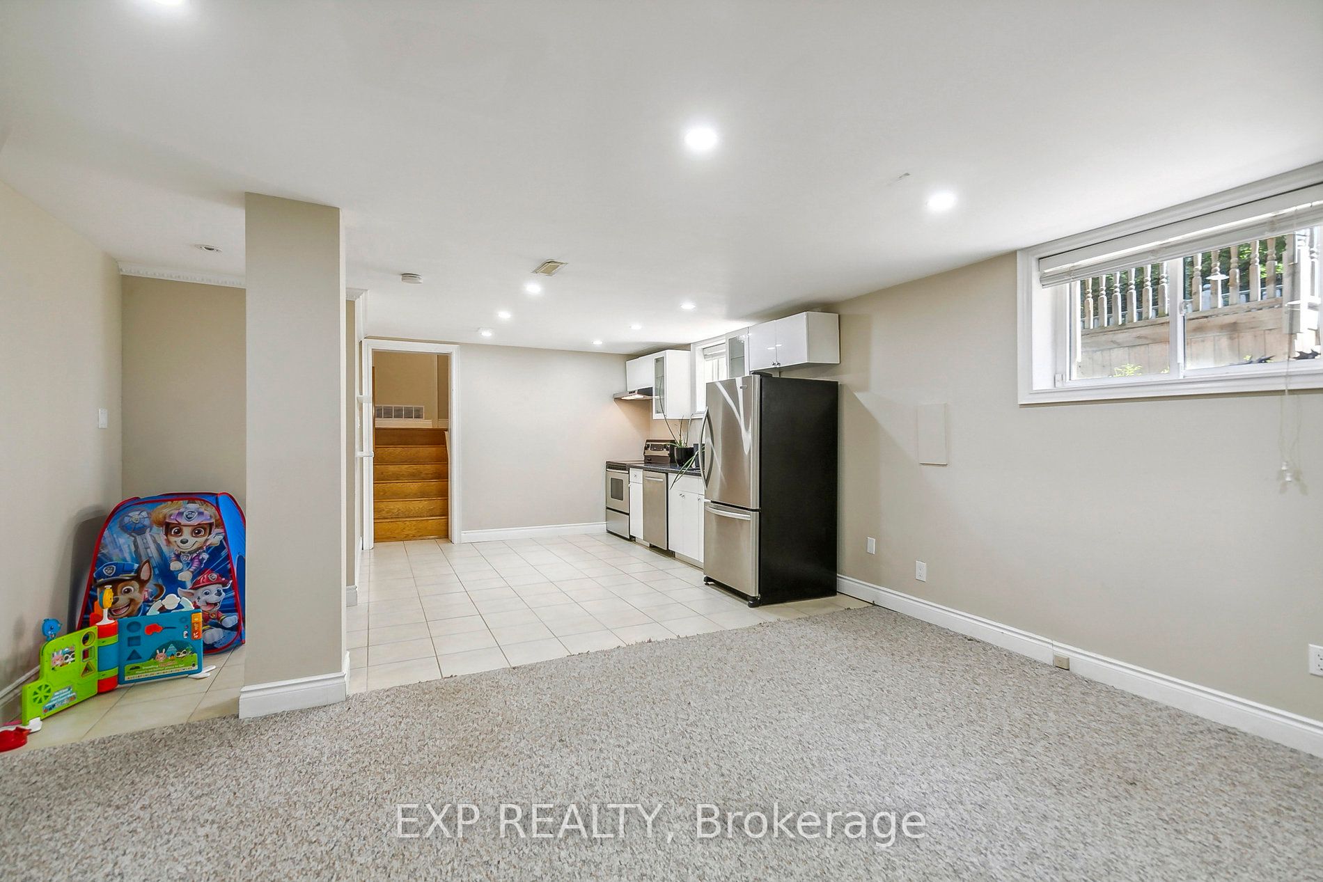 1572 KNARESWOOD Dr