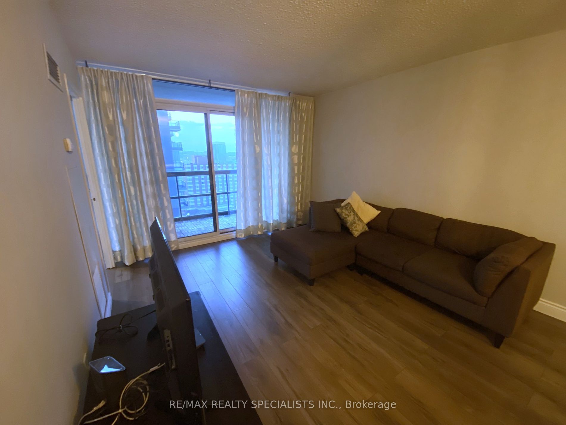 156 Enfield Place, #2001