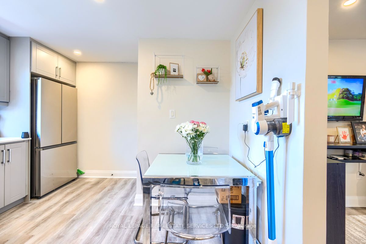 18 Ewing Street #1