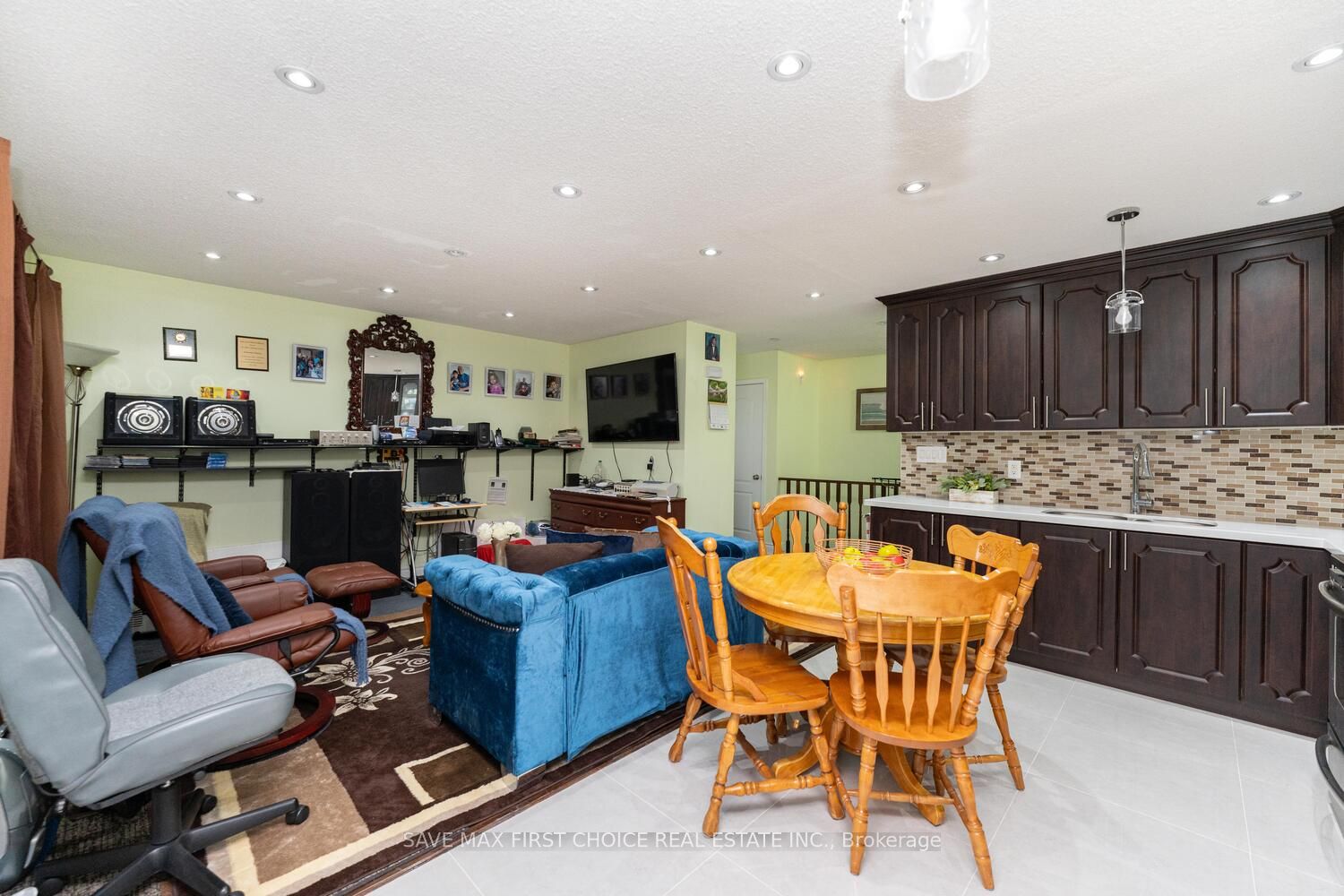 17 Haley Crt