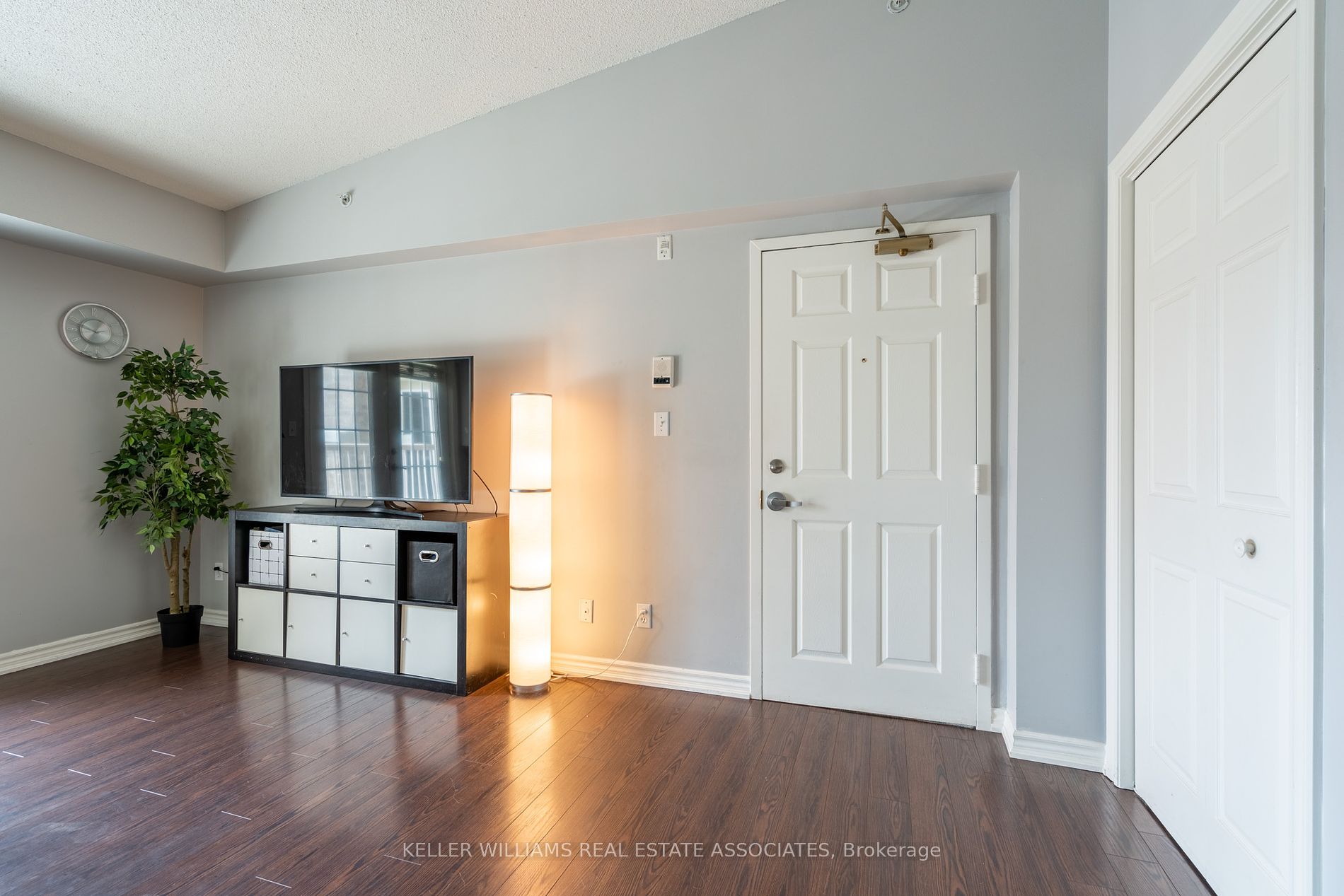 1490 Bishops Gate, #408
