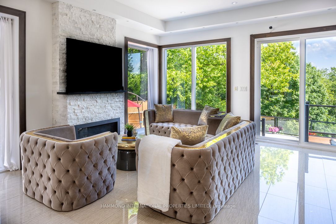 46 Ravenscrest Dr
