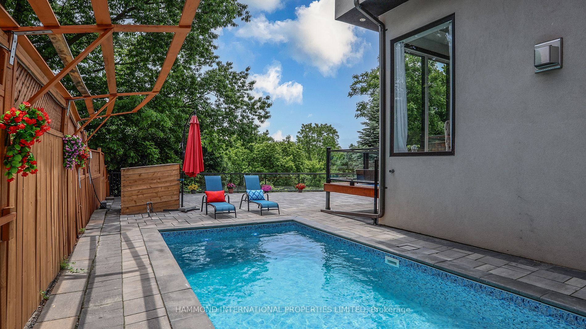 46 Ravenscrest Dr