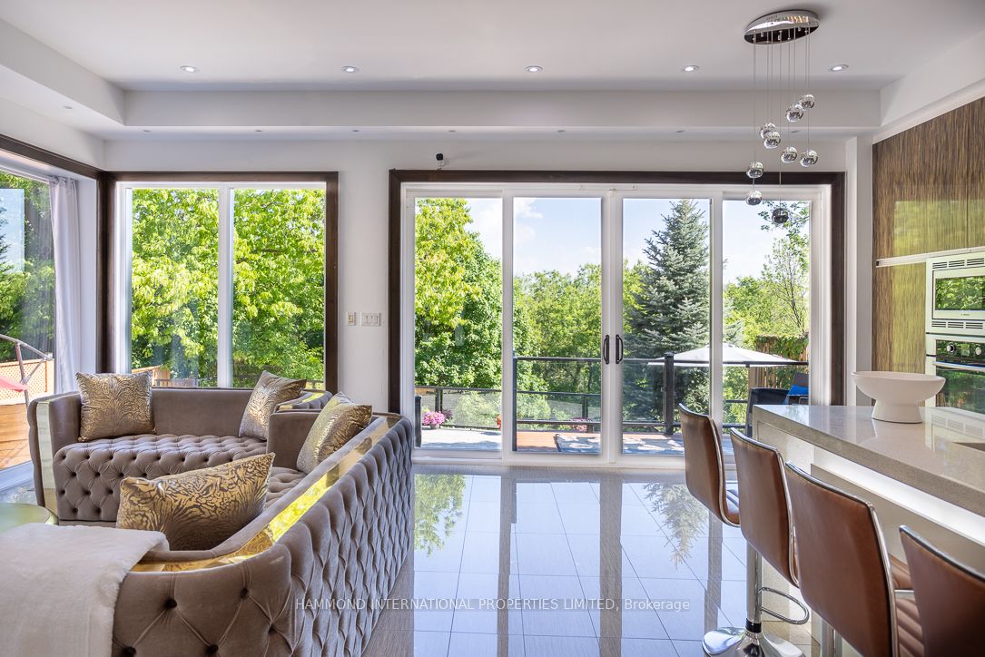 46 Ravenscrest Dr