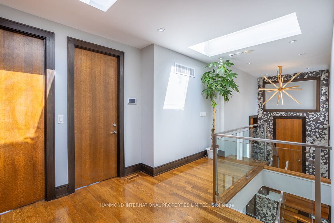 46 Ravenscrest Dr