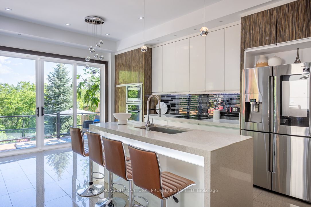 46 Ravenscrest Dr