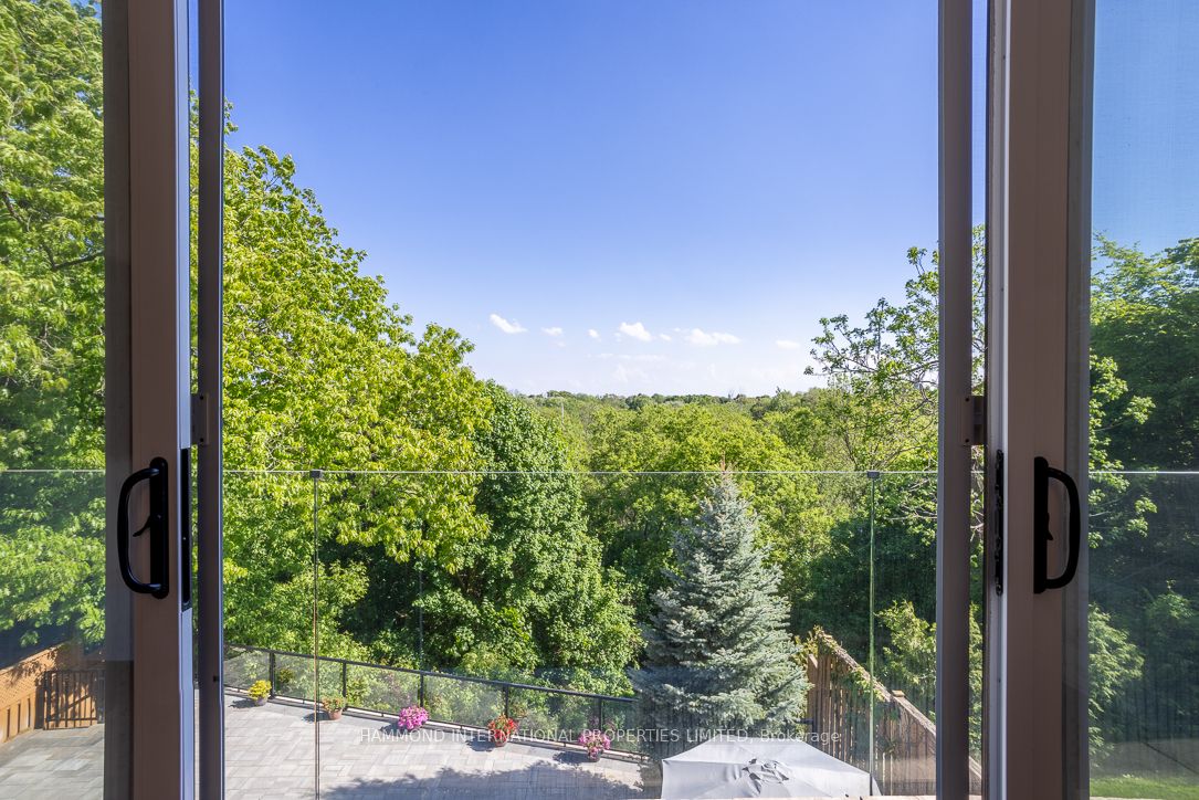 46 Ravenscrest Dr