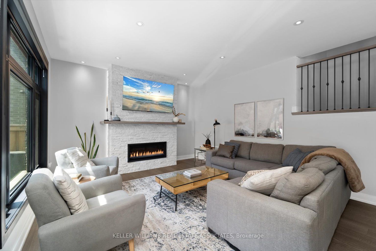 20 Larry St