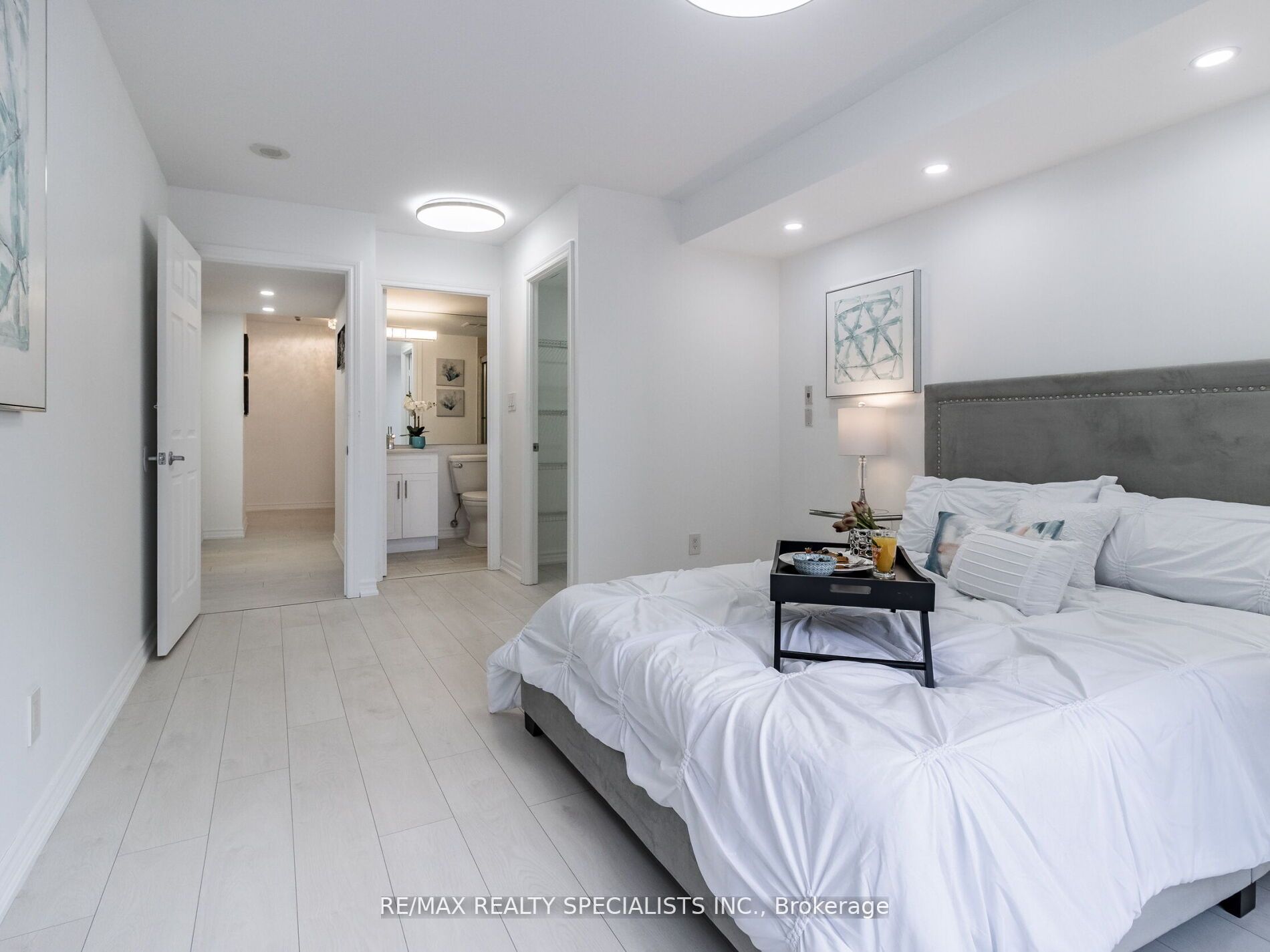3880 Duke Of York Blvd, #1906