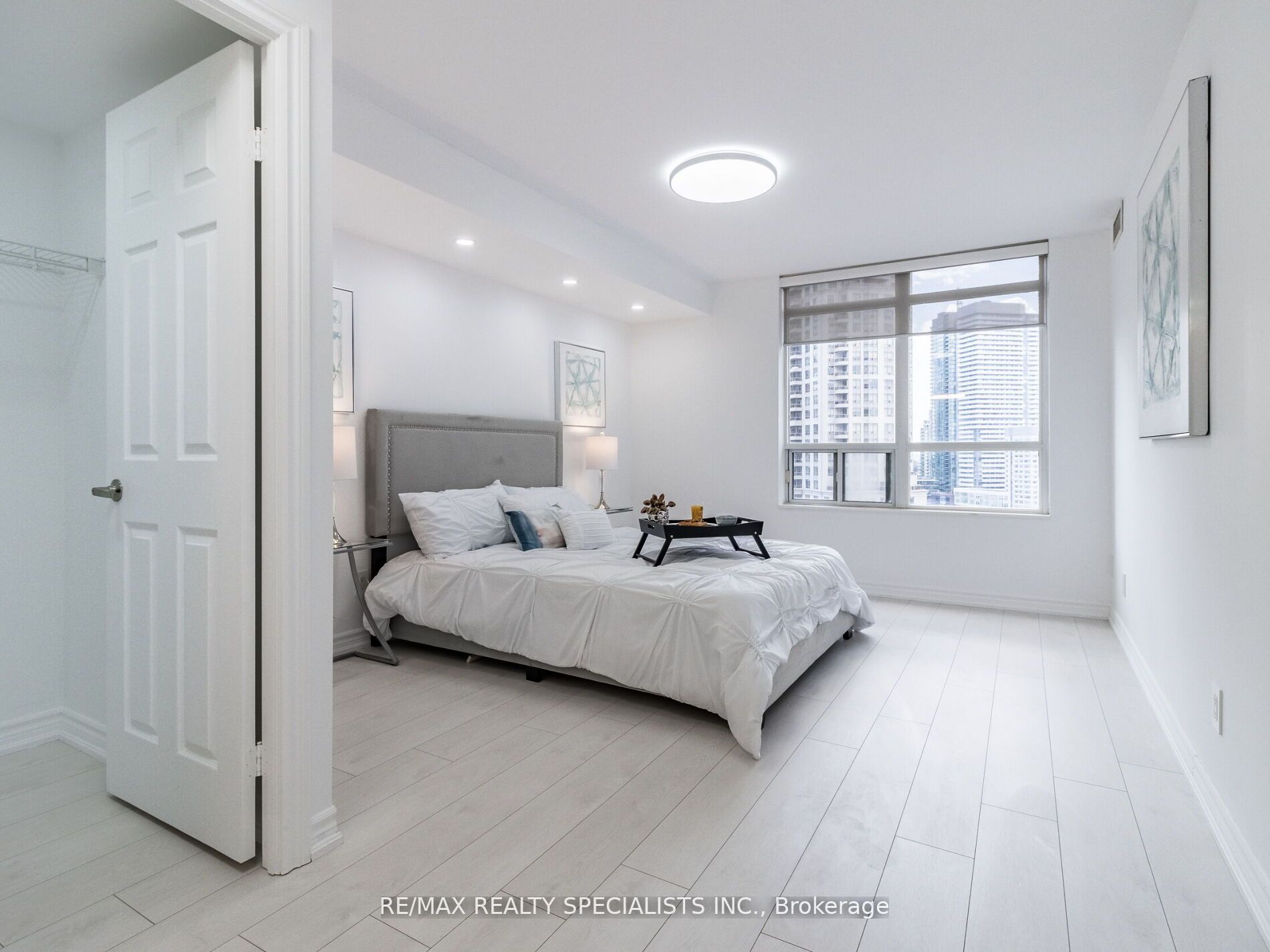 3880 Duke Of York Blvd, #1906