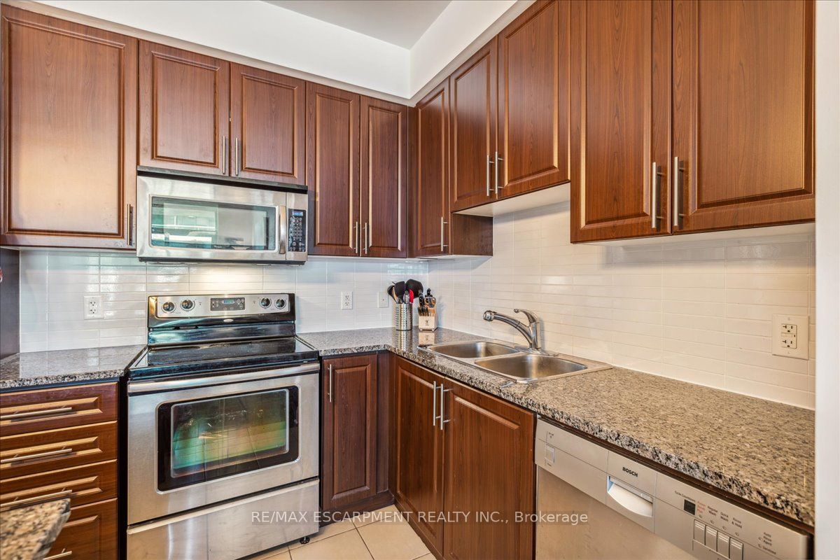 1 Hurontario St, #316