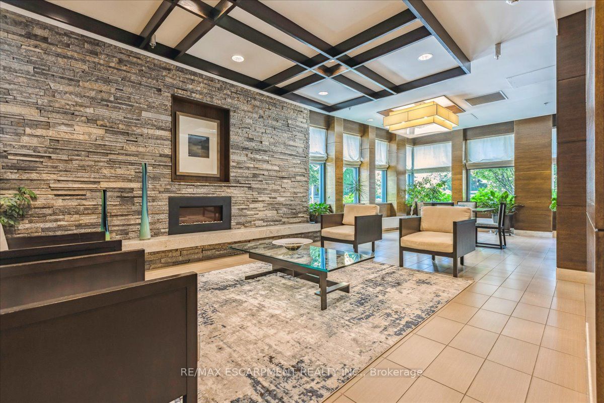 1 Hurontario St, #316