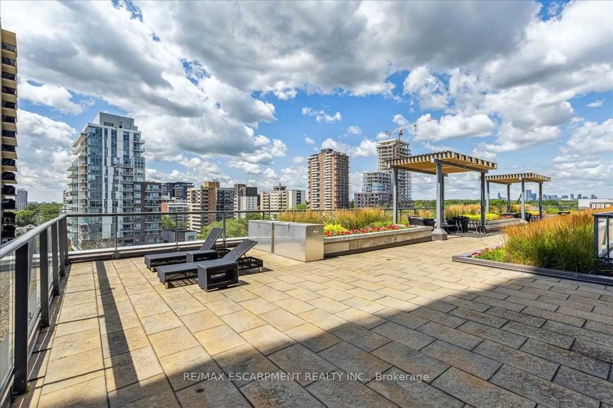 1 Hurontario St, #316