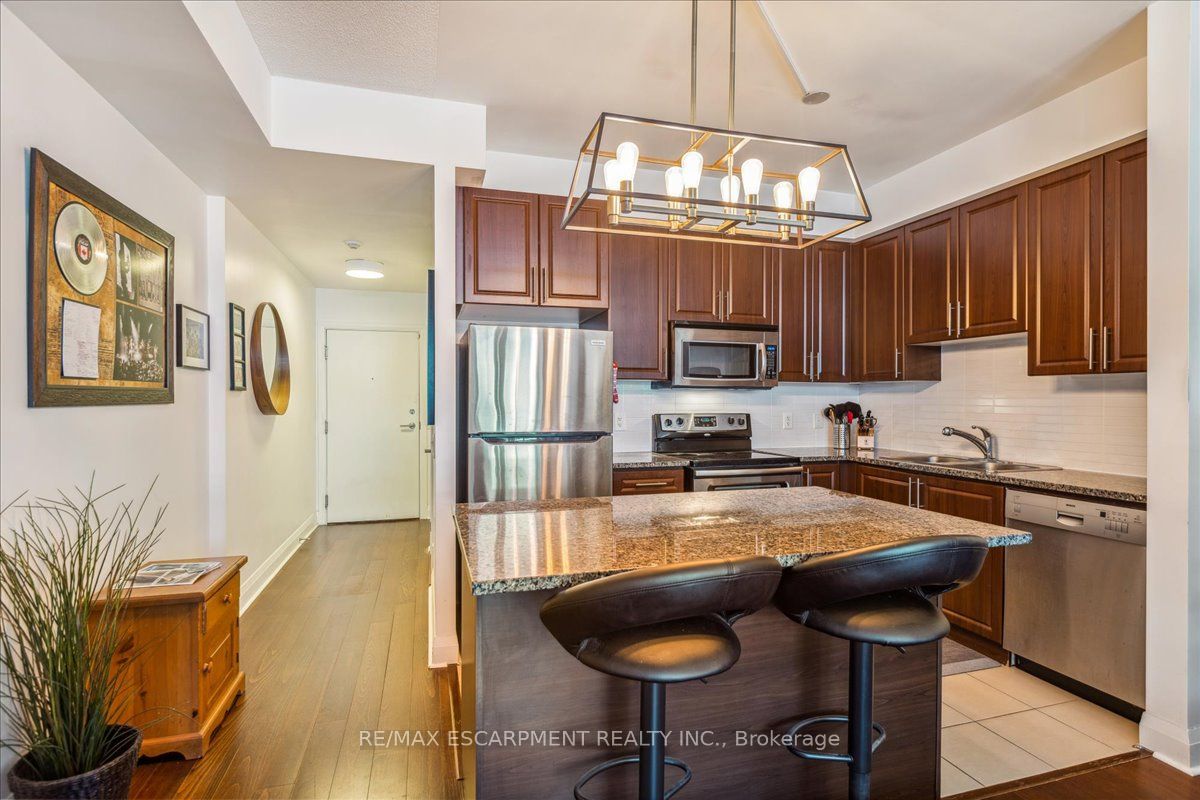 1 Hurontario St, #316