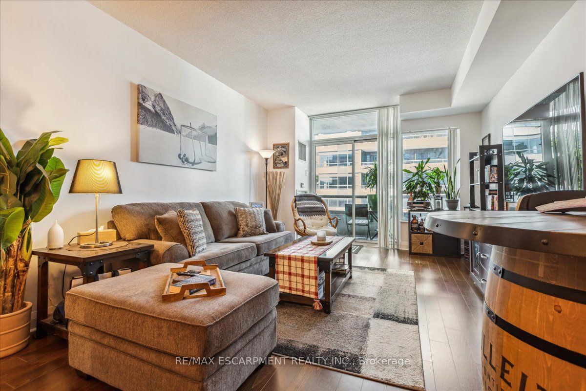 1 Hurontario St, #316