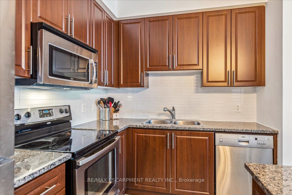 1 Hurontario St, #316