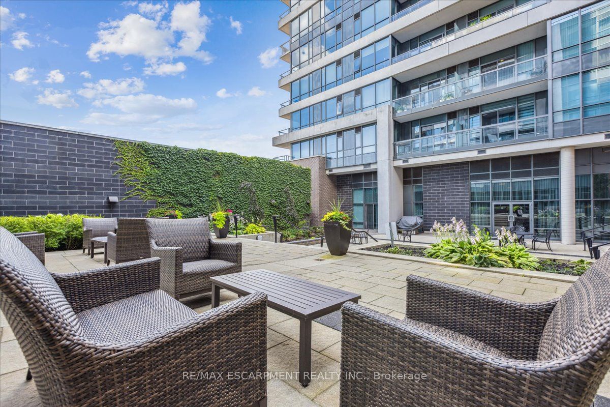 1 Hurontario St, #316