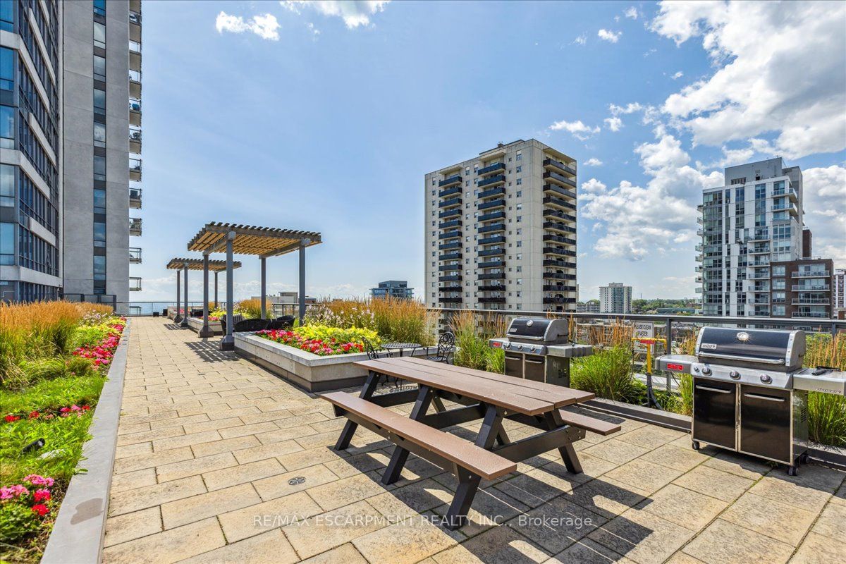 1 Hurontario St, #316