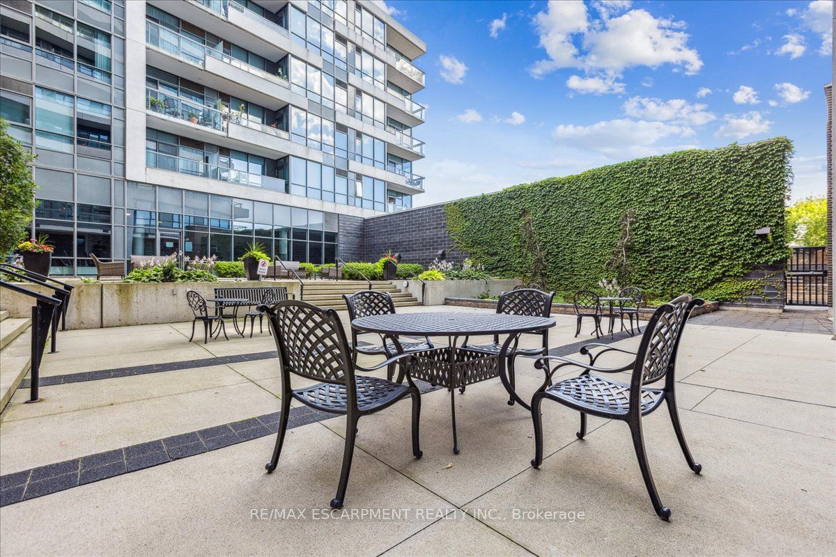 1 Hurontario St, #316