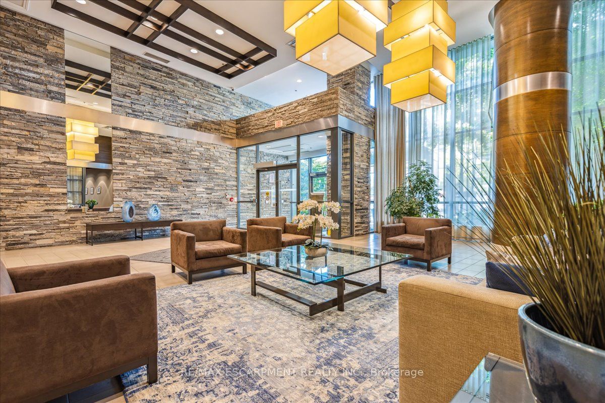 1 Hurontario St, #316