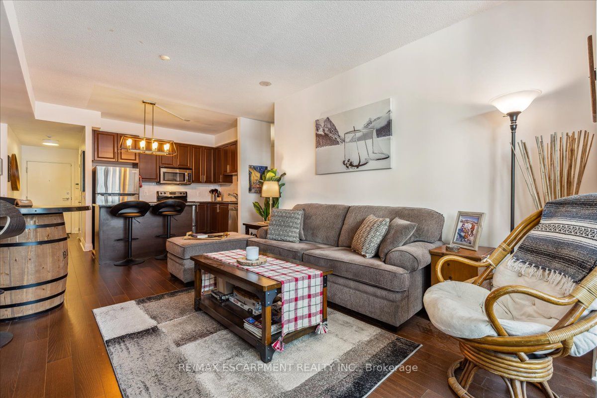 1 Hurontario St, #316