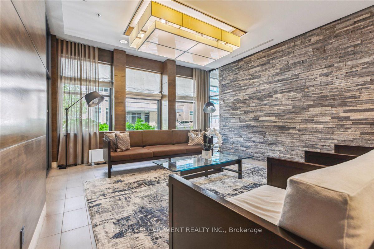 1 Hurontario St, #316