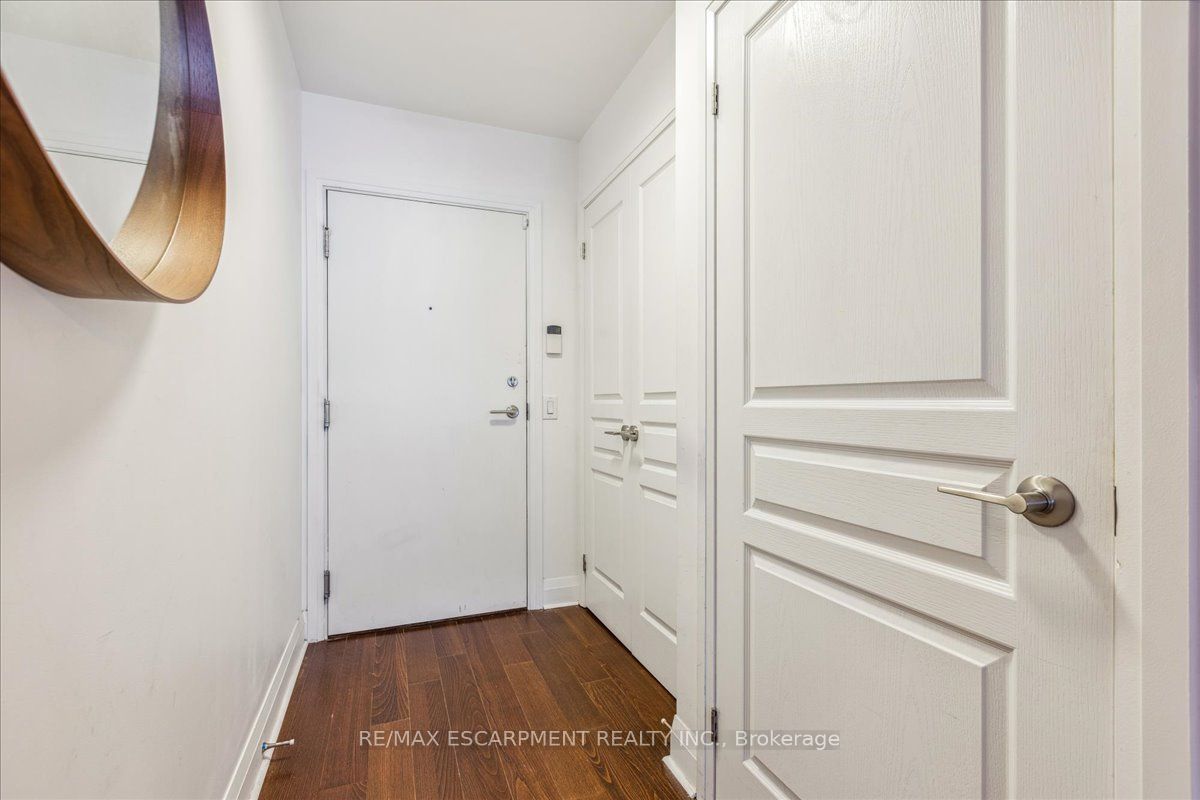 1 Hurontario St, #316