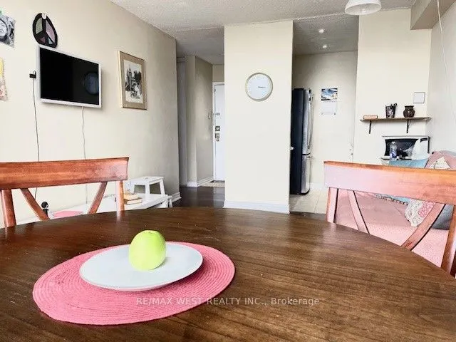 100 Lotherton Ptwy, #1210