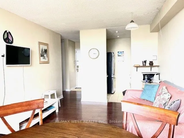 100 Lotherton Ptwy, #1210