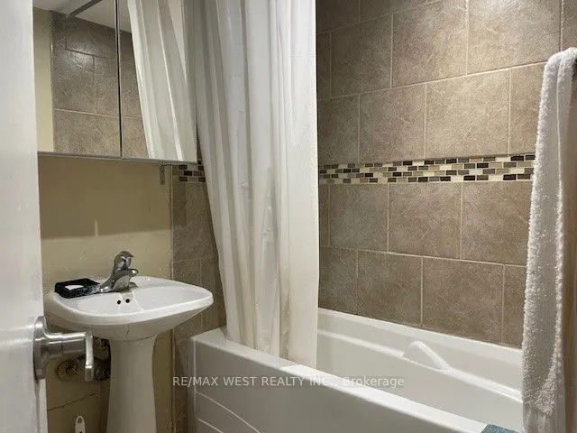 100 Lotherton Ptwy, #1210
