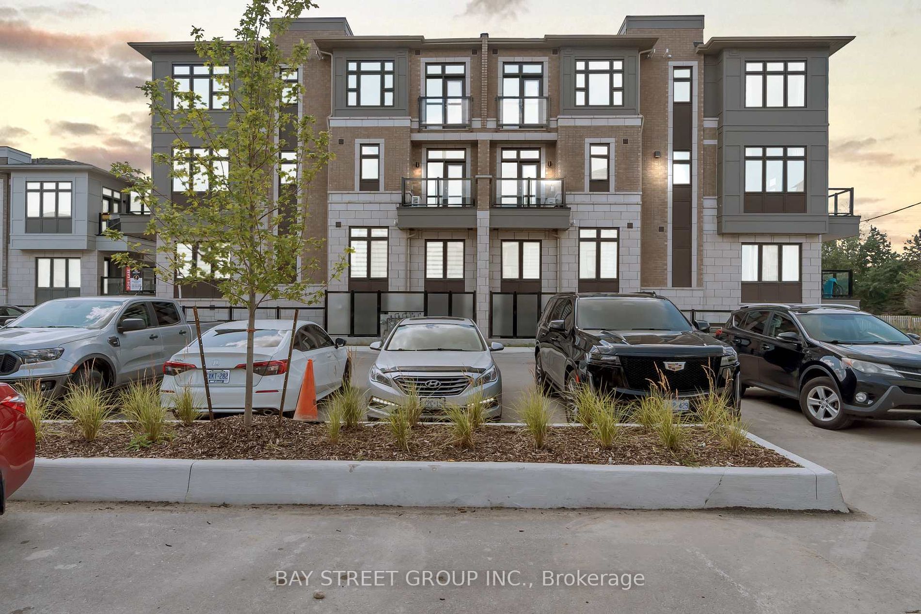 10 Halliford Pl, #313