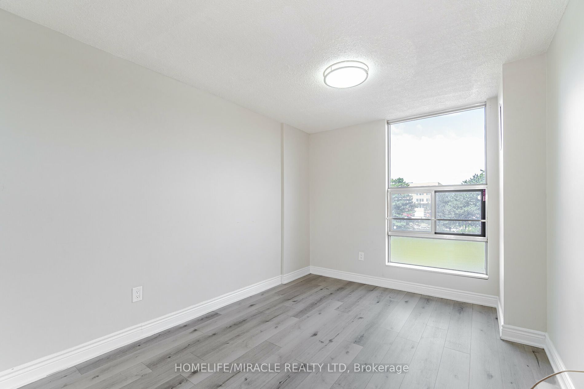 25 Kensington Rd, #410