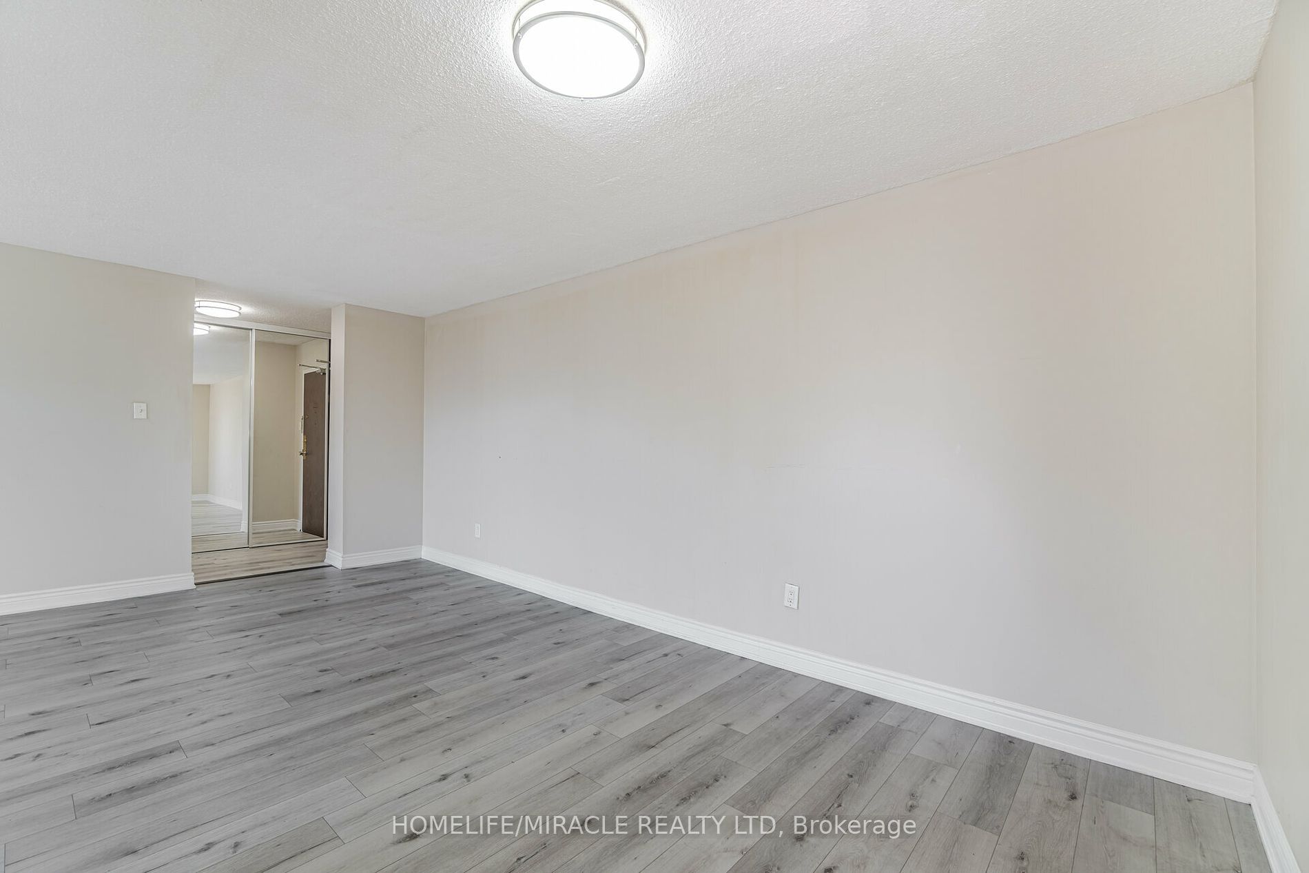 25 Kensington Rd, #410