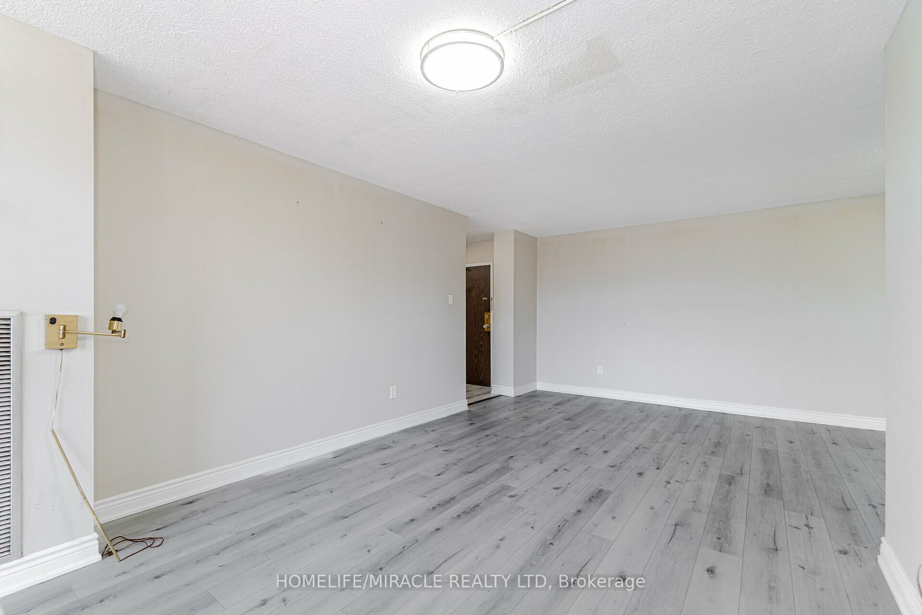 25 Kensington Rd, #410