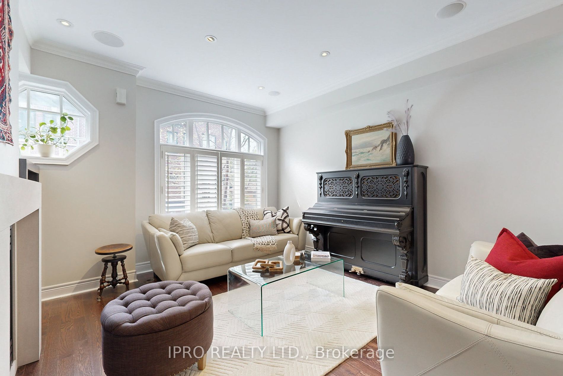 70 Lobo Mews