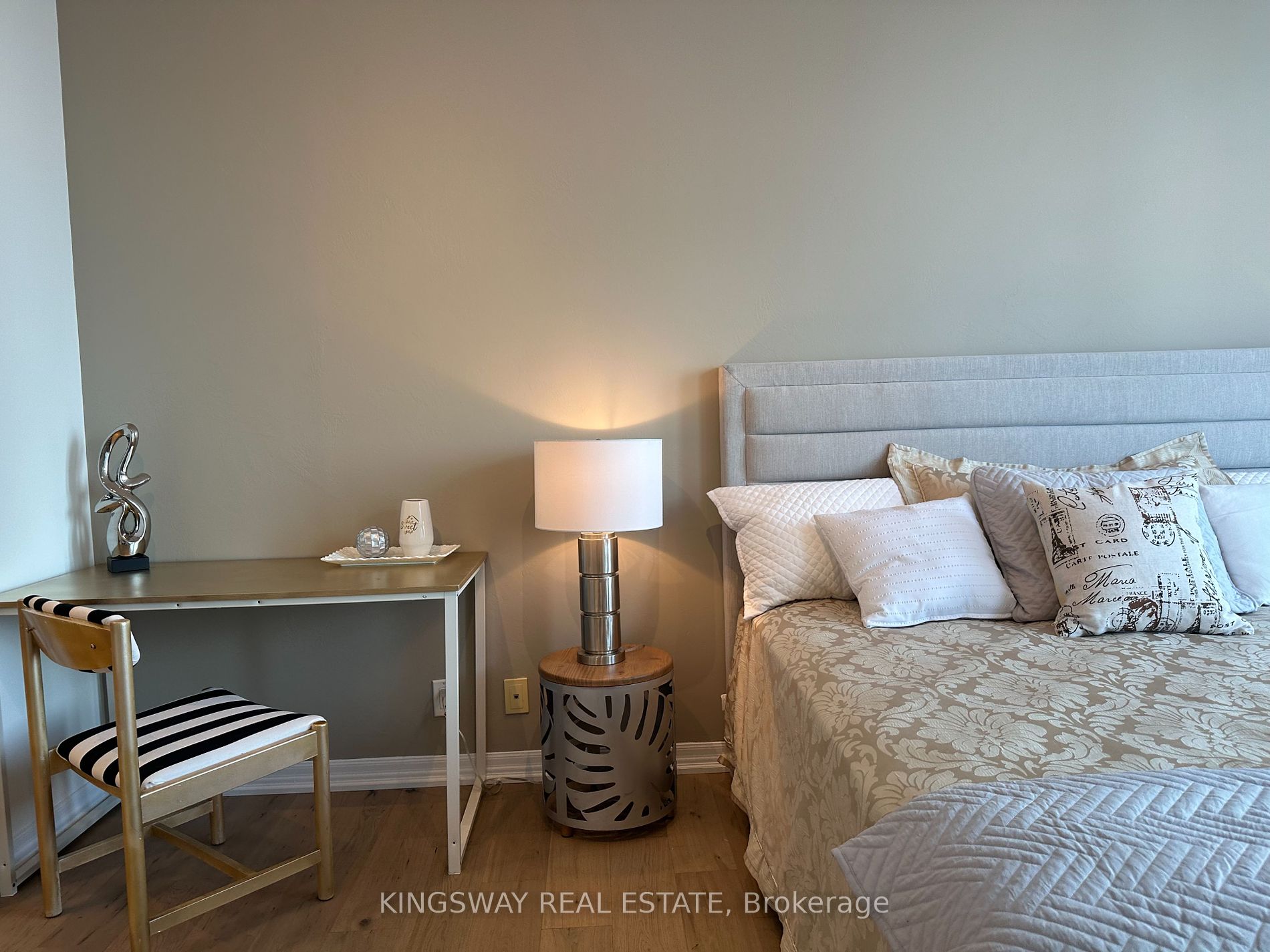 220 Burnhamthorpe Road W #3404
