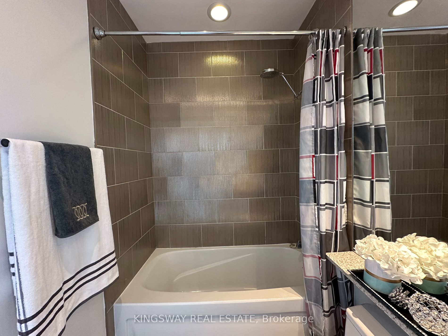 220 Burnhamthorpe Road W #3404