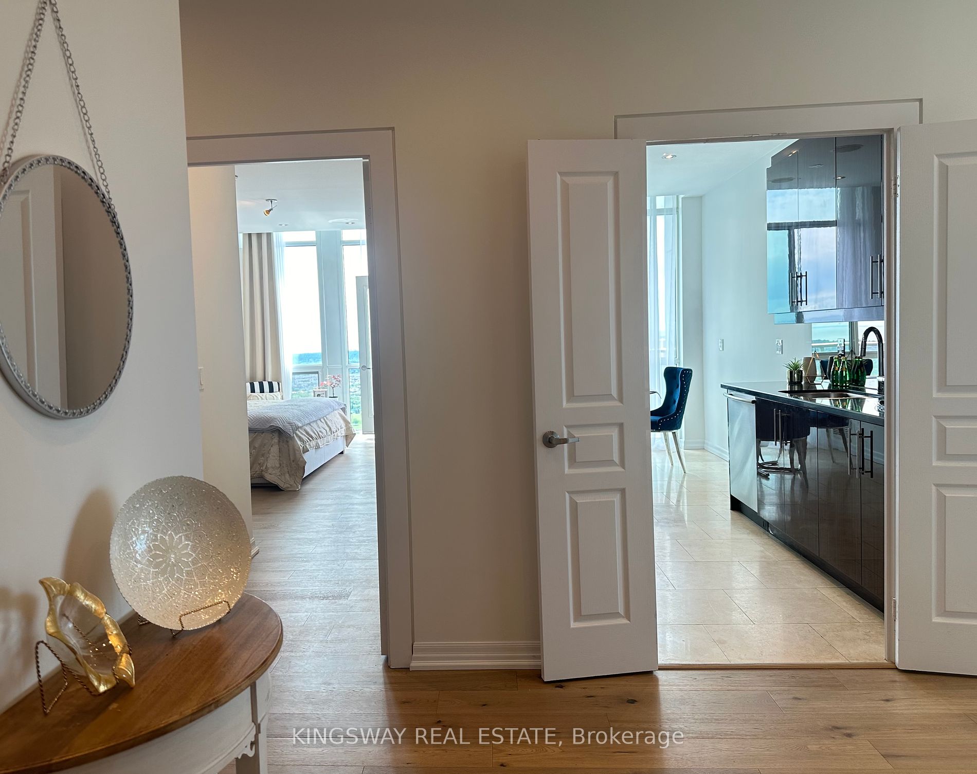 220 Burnhamthorpe Road W #3404